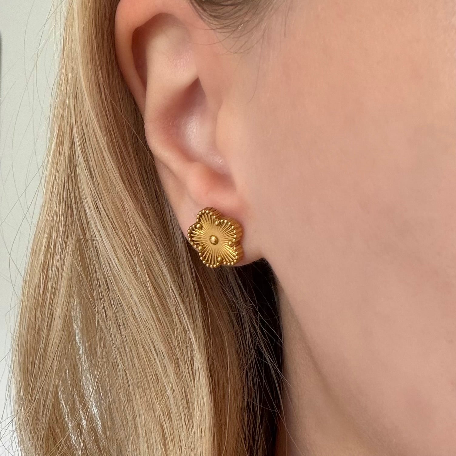 Evry Jewels Lucky Bloom Stud Earrings