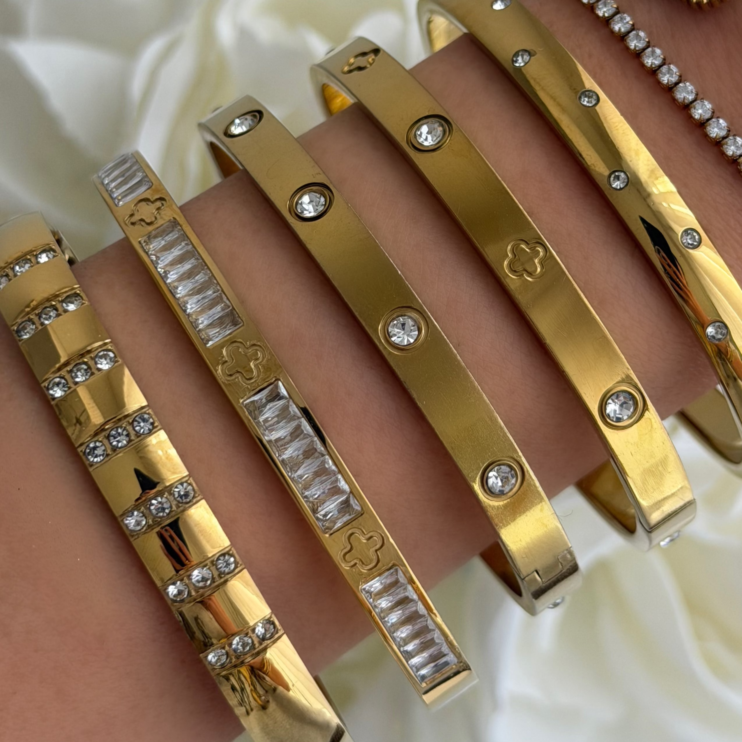 Evry Jewels Elsa Bangle