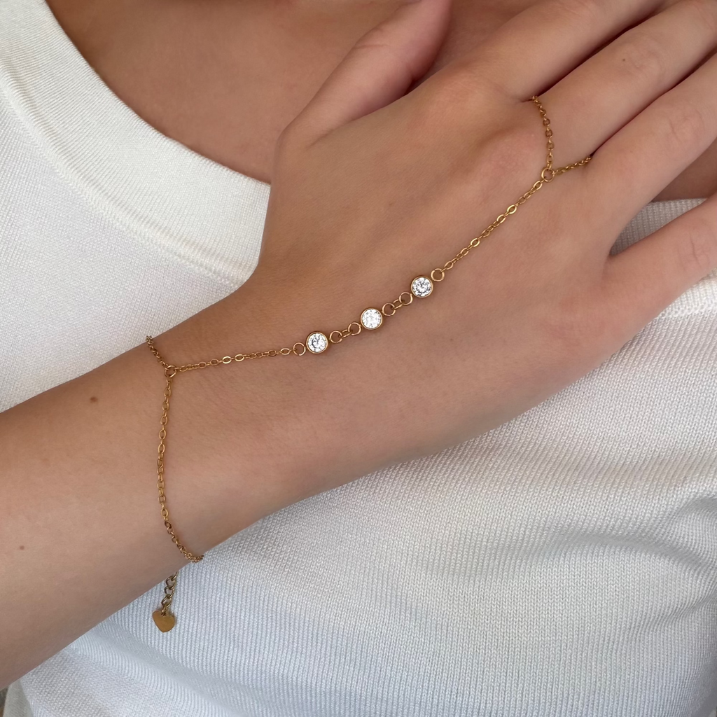 Evry Jewels Twinkling Hand Chain