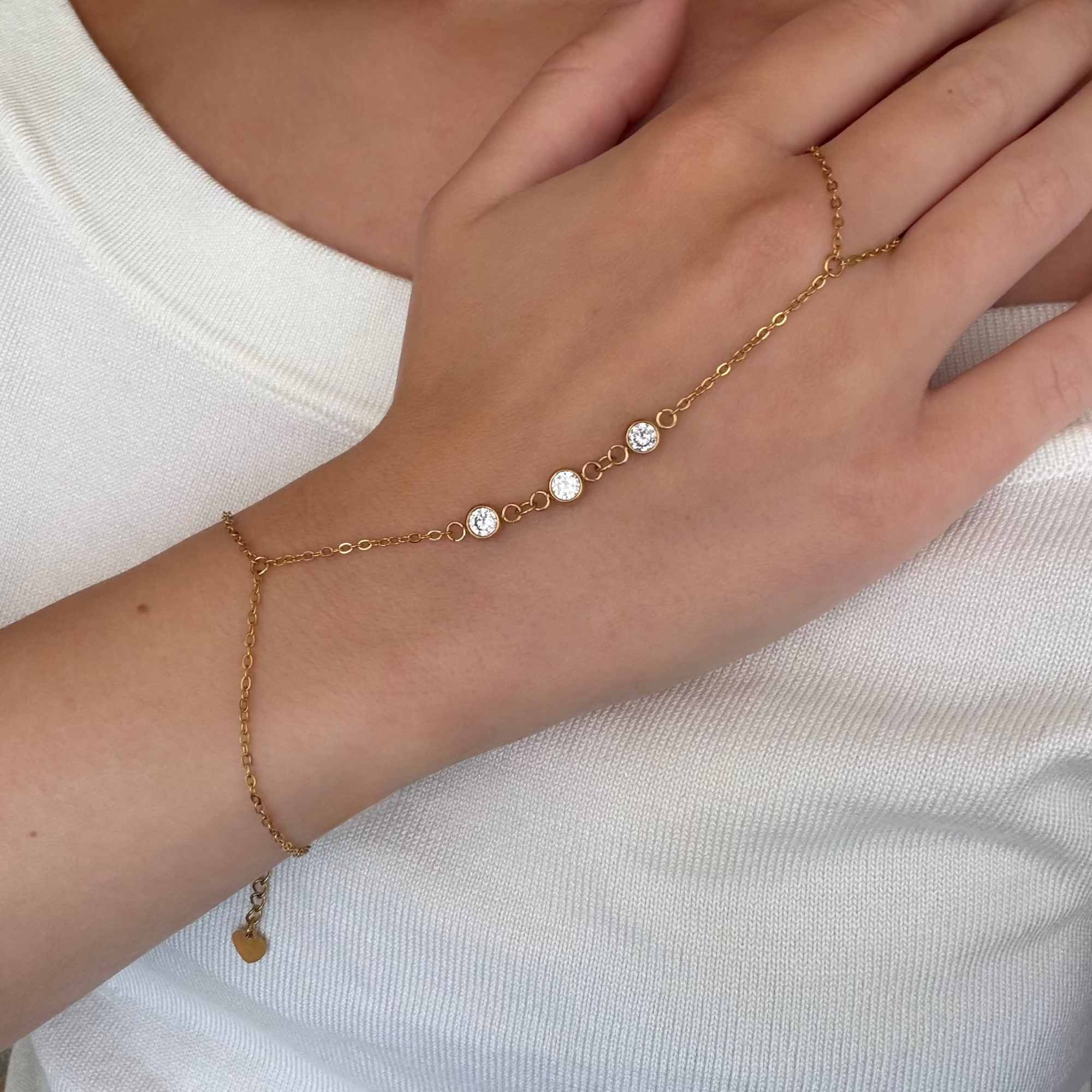 Evry Jewels Twinkling Hand Chain