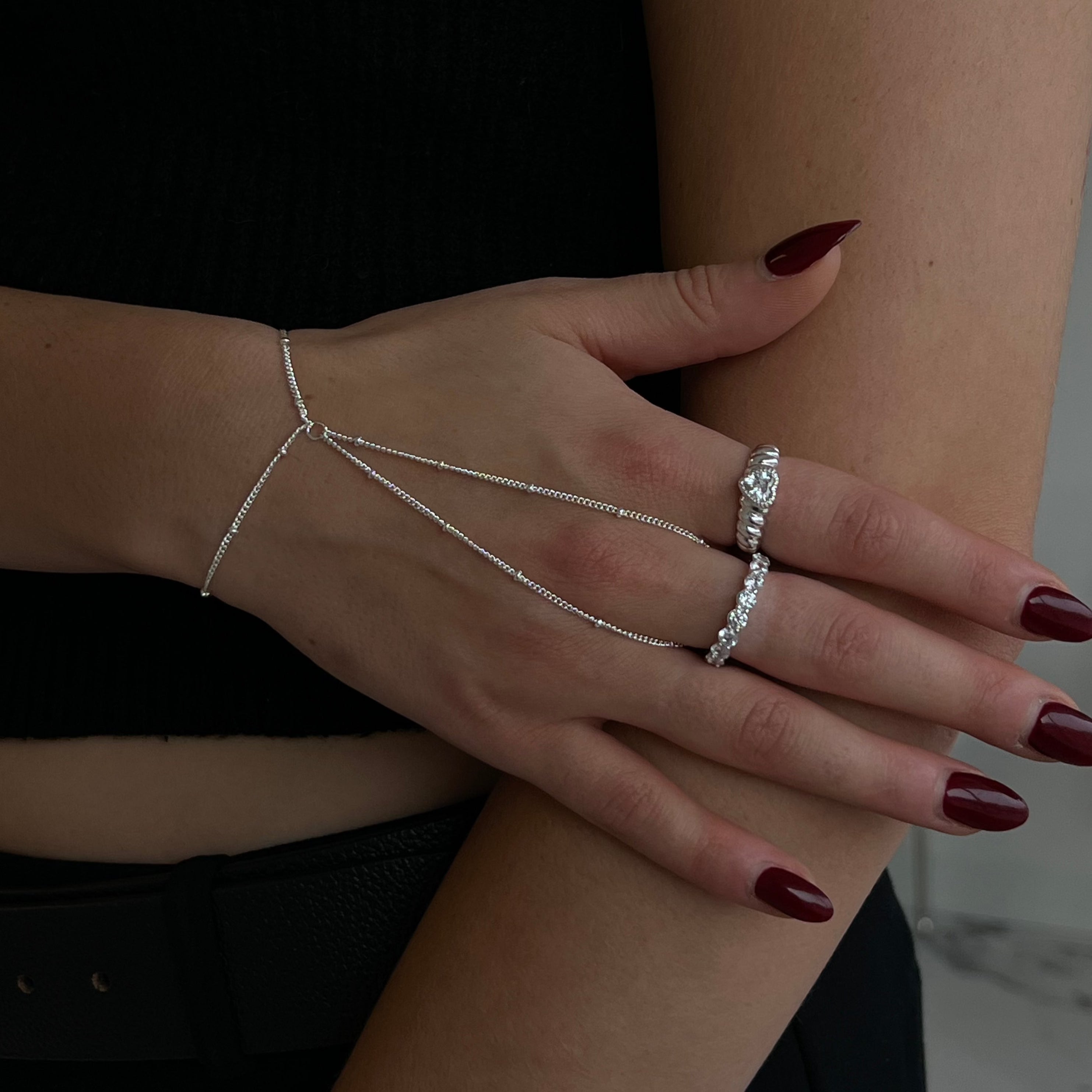 Evry Jewels Isla Hand Chain