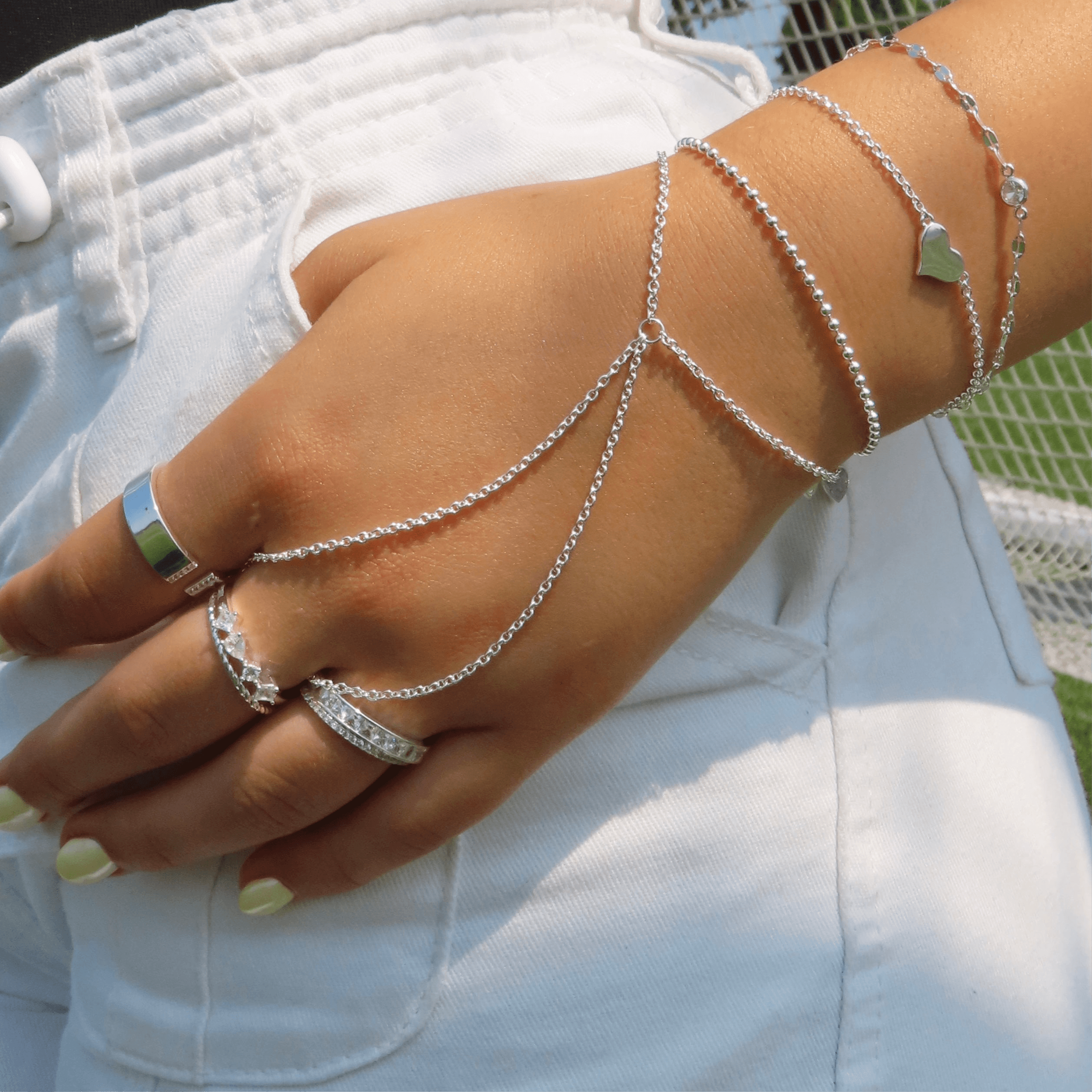 Evry Jewels Lucia Hand Chain