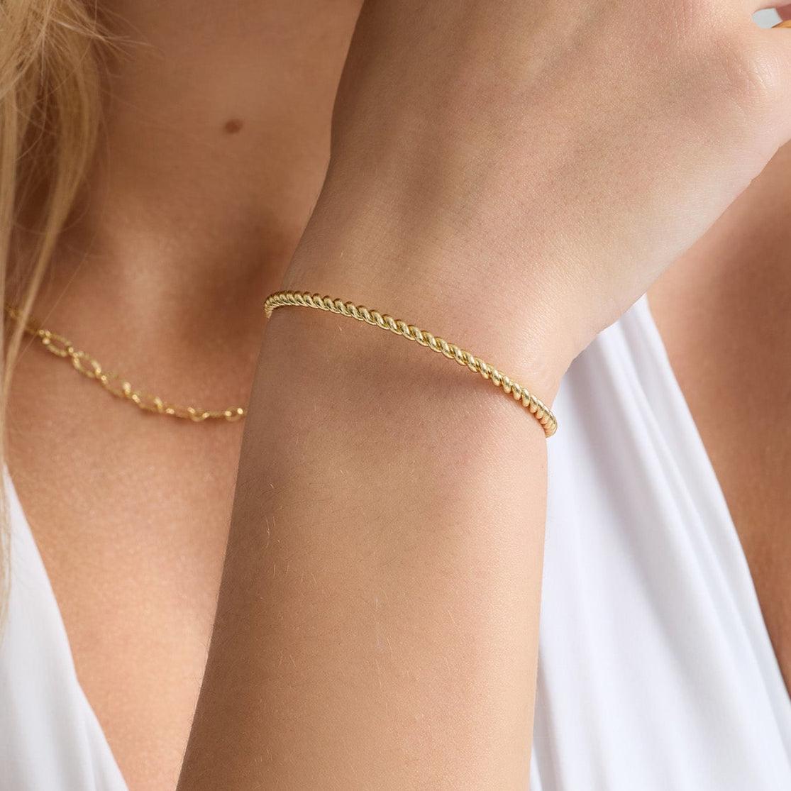 Evry Jewels Twist Of Fate Bangle
